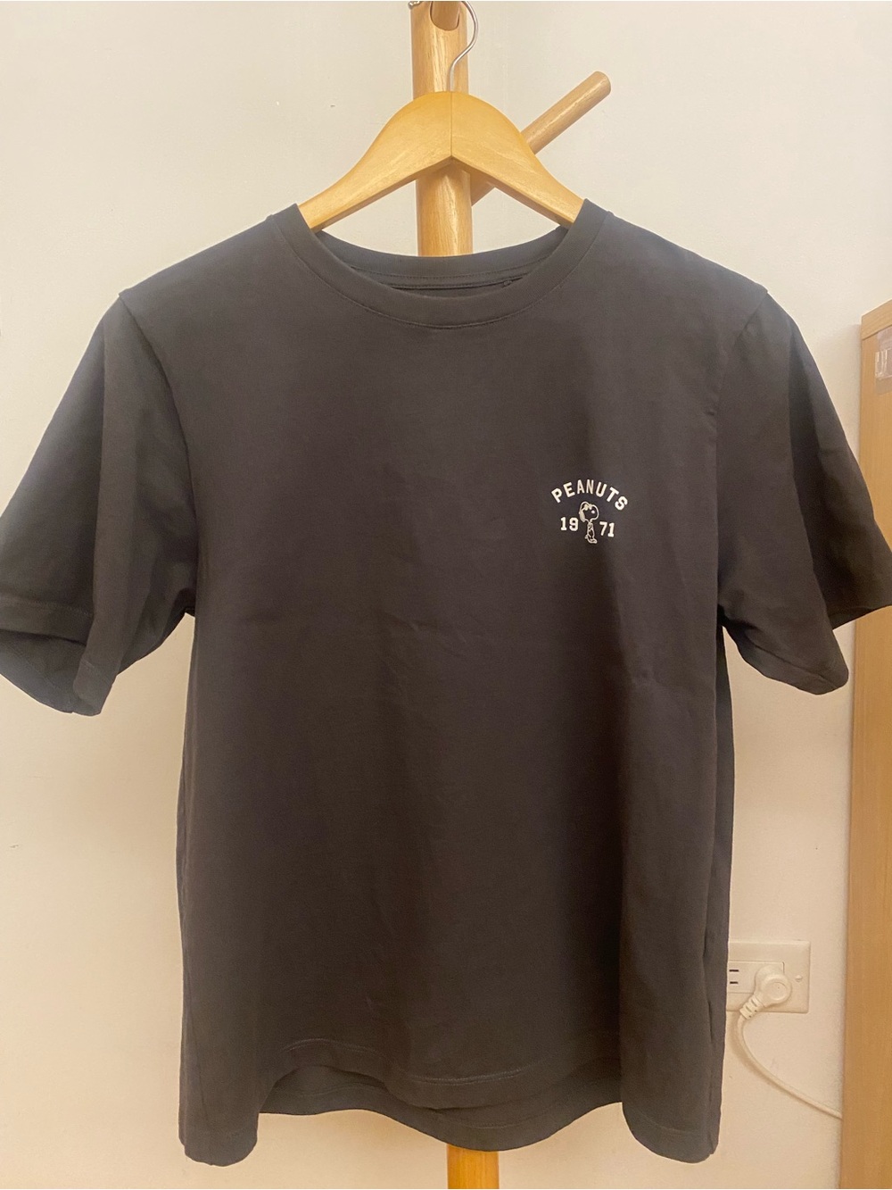 Uniqlo Charcoal Grey Peanuts Snoopy Graphic Short Sleeve Tee L